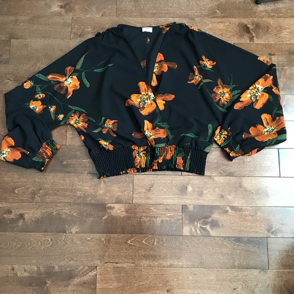 Aritzia Wilfred Reign Blouse- Black Floral- Size L